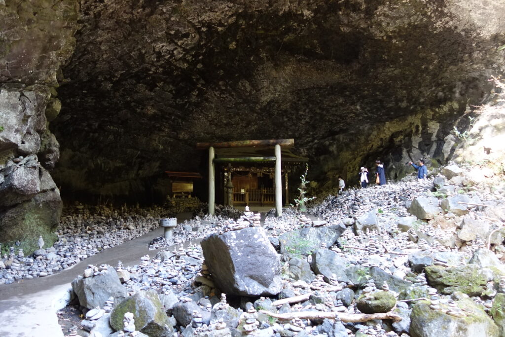 天安河原